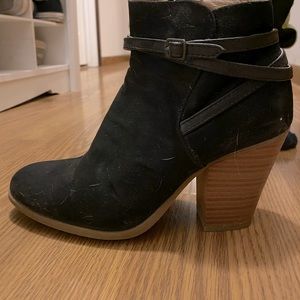 Shoe dazzle size 9 booties